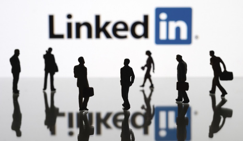 LinkedIn Smart Replies Automate Small Talk