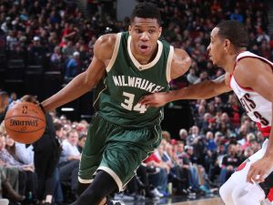 giannis-antetokounmpo-bucks-blazers